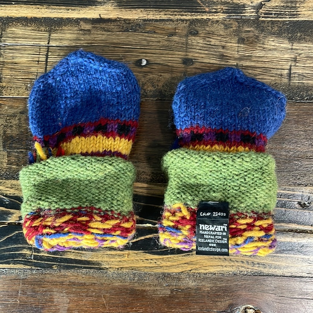 100% wool mitts made in Nepal. Handmade. - Picture 10 of 13